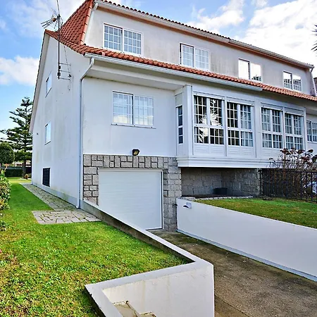 Casa Con Jardin En Fefinanes Cambados