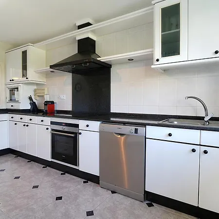 Casa Con Jardin En Fefinanes,