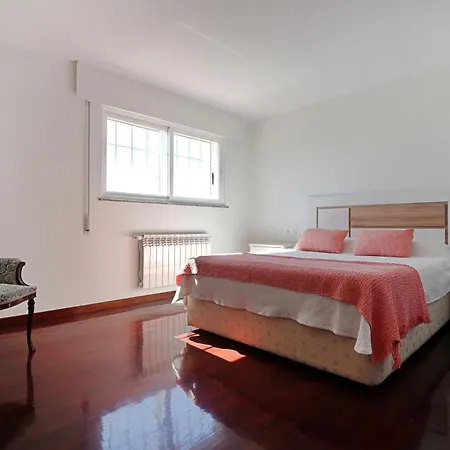 Сasa de vacaciones Casa Con Jardín En Fefiñanes,