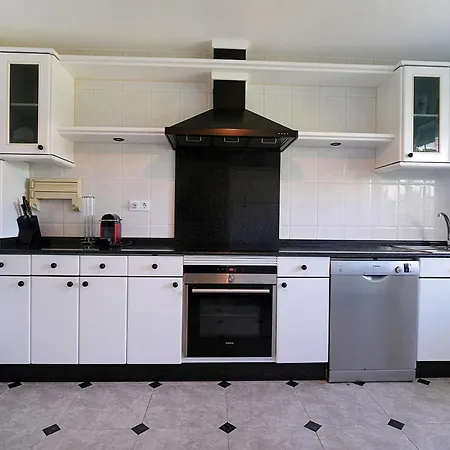 Casa Con Jardin En Fefinanes, *