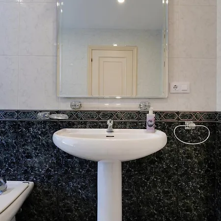 Casa Con Jardin En Fefinanes,